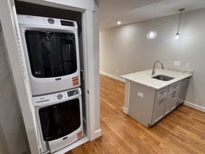 1418 A St SE in Washington, DC - Foto de edificio - Building Photo