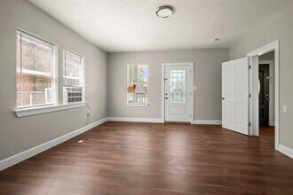 110 N York St in Houston, TX - Building Photo - Building Photo