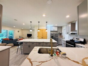 3936 Wagon Rd in Dickinson, TX - Building Photo - Building Photo