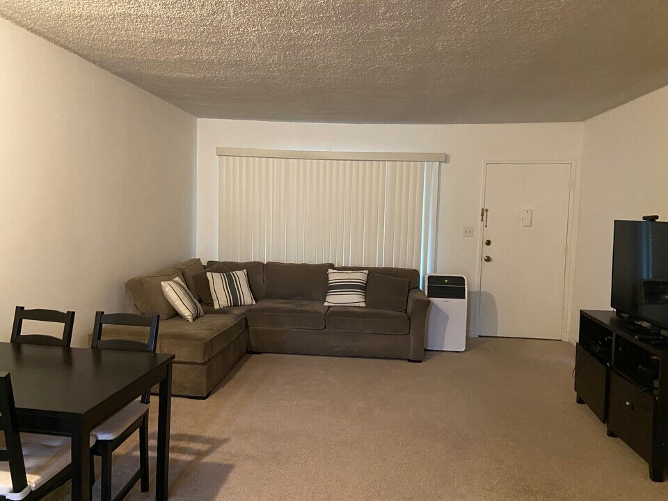 315 N Louise St, Unit 202 in Glendale, CA - Building Photo