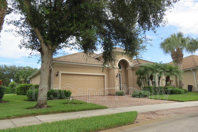 10559 Yorkstone Dr in Bonita Springs, FL - Building Photo