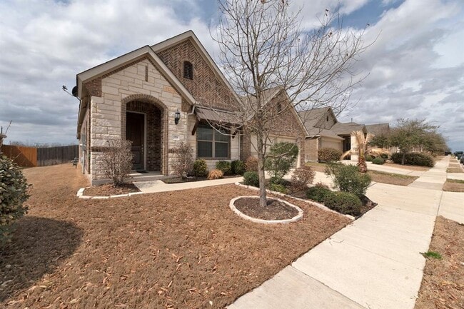 753 Hot Spring Valley in Buda, TX - Foto de edificio - Building Photo