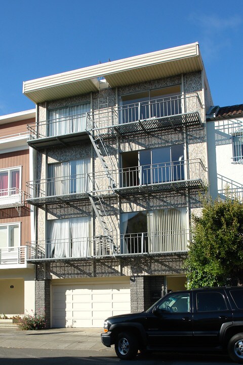 241 Cervantes Blvd in San Francisco, CA - Building Photo