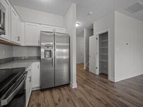 215 Verrazzano Ln in Jacksonville, NC - Building Photo - Building Photo