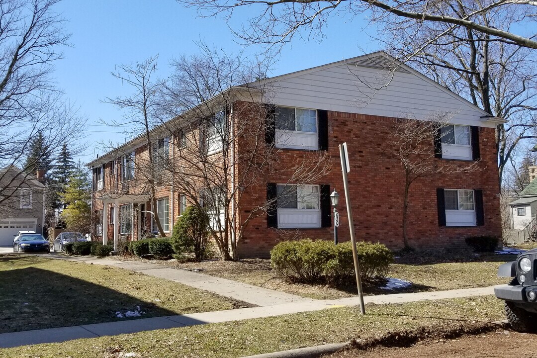 630 Ann St, Unit #2 in Birmingham, MI - Building Photo