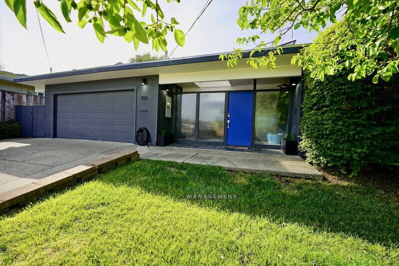 955 Las Ovejas Ave in San Rafael, CA - Building Photo