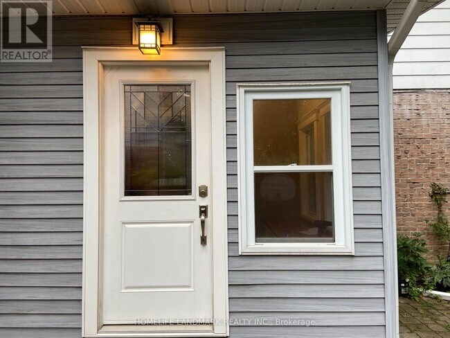 1 Christman Ct in Markham, ON - Building Photo - Building Photo