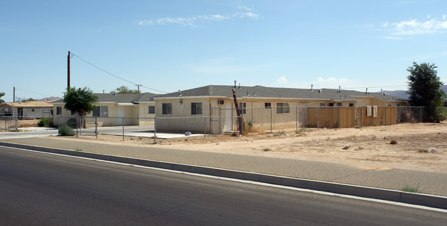 13157 Navajo Rd in Apple Valley, CA - Building Photo - Building Photo