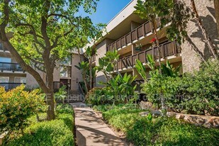 6406 Friars Rd in San Diego, CA - Building Photo