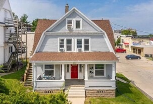 2303 Olive St, Unit 4 in Cedar Falls, IA - Building Photo