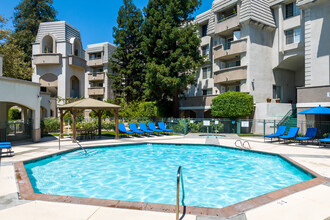 Park Regency Apartments in Walnut Creek, CA - Building Photo - Building Photo