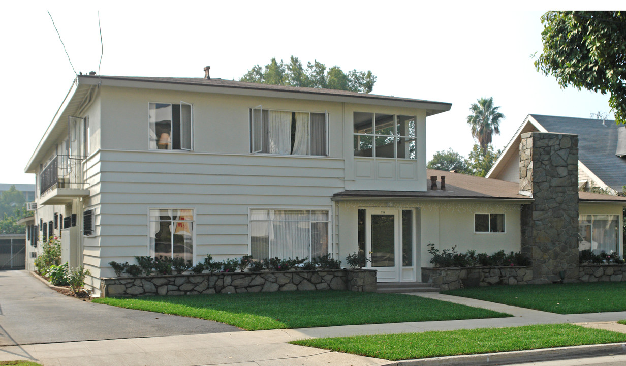 784 Santa Barbara St in Pasadena, CA - Building Photo