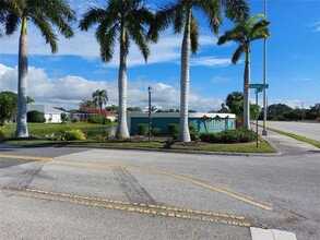 5834 Monroe Rd in Venice, FL - Building Photo - Building Photo