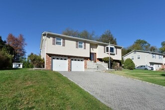 13 Park Terrace in Valley Cottage, NY - Building Photo - Building Photo
