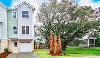 1819 Bungalow Row in Wilmington, NC - Building Photo