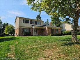 2070 Winchester Rd in Rochester Hills, MI - Building Photo