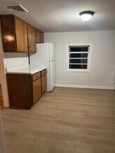 223 N Main St in Naugatuck, CT - Foto de edificio - Building Photo