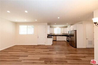 22849 MacFarlane Dr in Los Angeles, CA - Building Photo - Building Photo