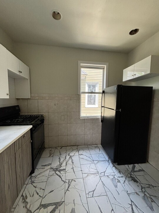 17 Davis Ave, Unit 2 in East Orange, NJ - Building Photo