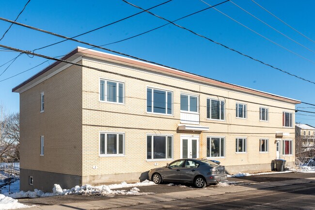 4277 Saint-Georges St
