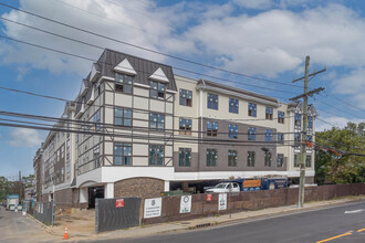 The Cornerstone Yorkshire in Lynbrook, NY - Foto de edificio - Building Photo