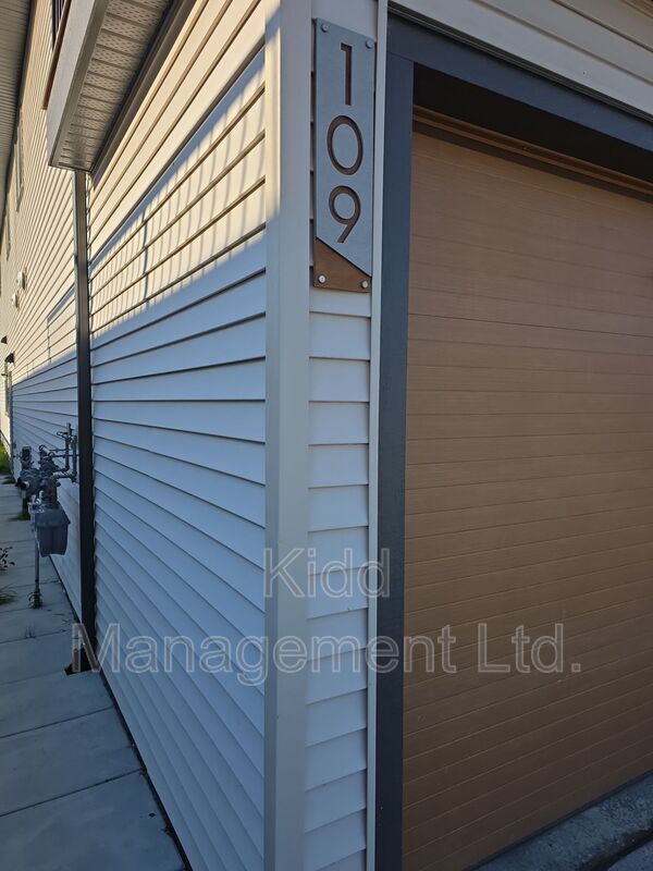 6285-B-6285 Monterey Rd W in Prince George, BC - Building Photo - Building Photo
