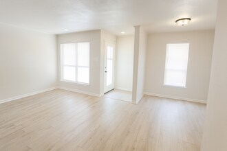 1005 W Martin Luther King Jr Blvd in Austin, TX - Building Photo - Building Photo