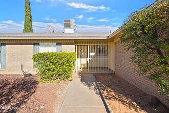 208 Vista Bonita St in El Paso, TX - Building Photo - Building Photo