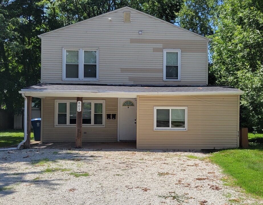 803 N Prospect Ave in Champaign, IL - Building Photo
