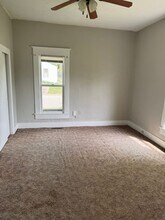 1224 N Cottonwood St in Iola, KS - Building Photo - Building Photo