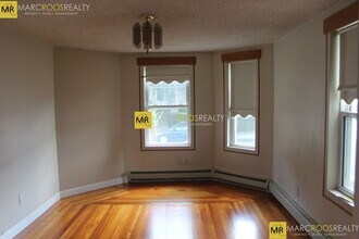 27 Princeton St, Unit #2 in Medford, MA - Foto de edificio - Building Photo