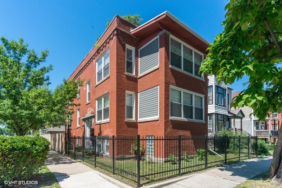 5302 W Ohio St in Chicago, IL - Building Photo