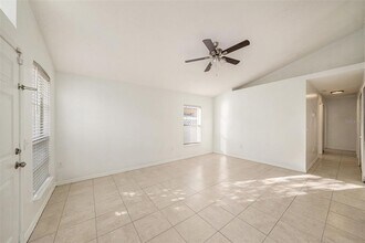 1020 Brenton Leaf Dr in Ruskin, FL - Building Photo - Building Photo