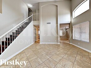 8222 W Voltaire Ave in Peoria, AZ - Foto de edificio - Building Photo