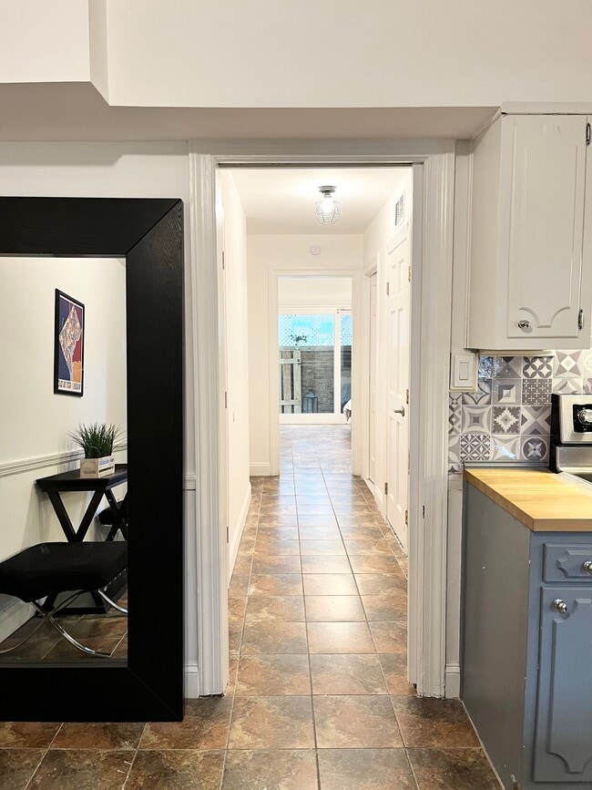 614 G St SW, Unit B in Washington, DC - Building Photo - Building Photo