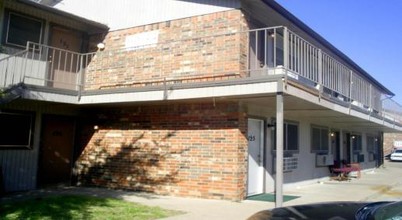 Midway Inn Apartments in Arlington, TX - Building Photo - Building Photo