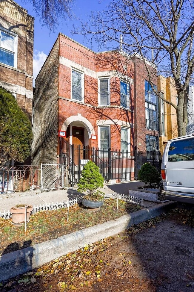 property at 1724 W Le Moyne St