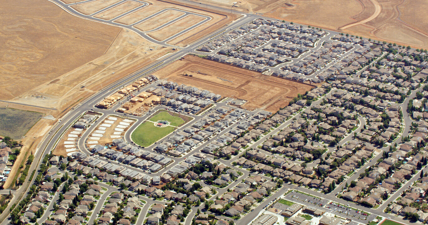 Premier Montelena in Rancho Cordova, CA - Building Photo