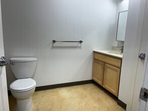 30 S Village Green, Unit 207 in Middlebury, VT - Foto de edificio - Building Photo