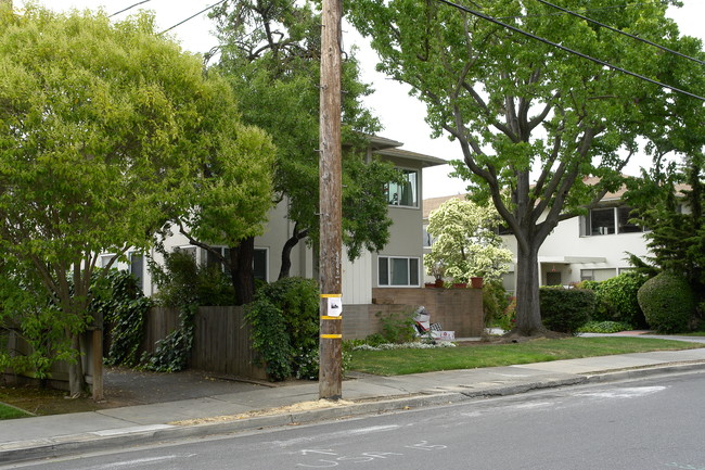 837 Roble Ave in Menlo Park, CA - Building Photo - Building Photo