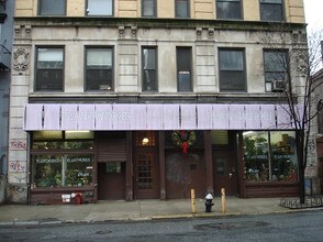 28-30 E 4th St in New York, NY - Foto de edificio - Building Photo