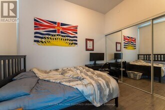 297 College St in Toronto, ON - Building Photo - Building Photo