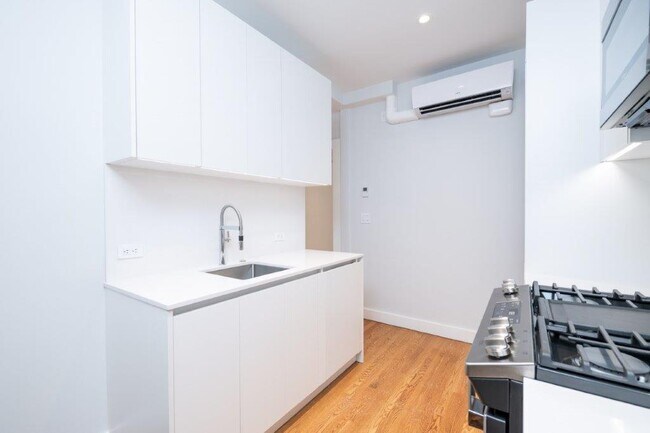 15A Forest St, Unit 22T in Cambridge, MA - Building Photo - Building Photo