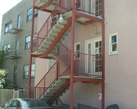 Central Apartments in Alameda, CA - Building Photo - Building Photo