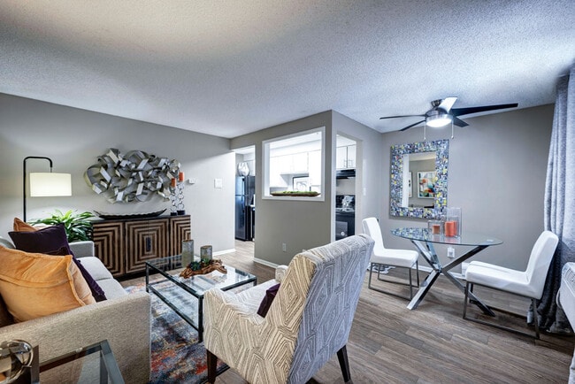 Ten 30 & Ten 49 Apartments in Broomfield, CO - Foto de edificio - Building Photo