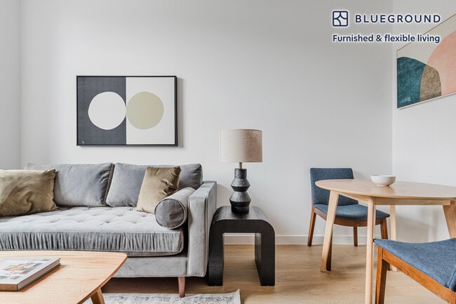 250 Union Ave in Brooklyn, NY - Foto de edificio - Building Photo