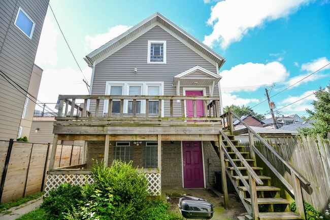 1529 W Nelson St, Unit J07P