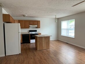 225 Railroad St, Unit Unit D in Urbana, OH - Building Photo - Building Photo