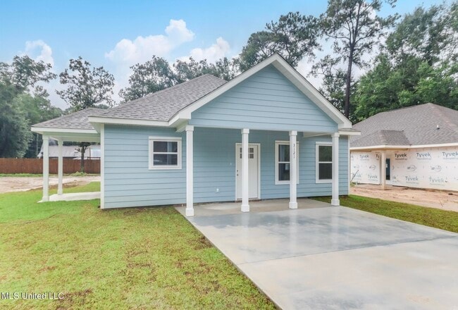 3121 Seahorse Rd in Gautier, MS - Building Photo - Building Photo