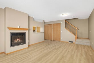 4415 Naper Bay in Eagan, MN - Building Photo - Building Photo